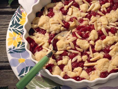 Johannisbeer-Crumble mit Vanilleeis