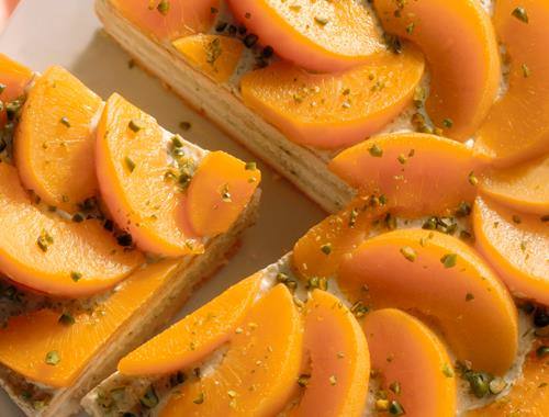 Pfirsichtorte mit Pistaziencreme