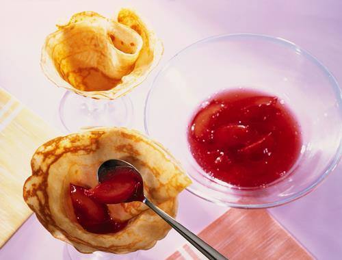 Lebkuchen-Pfannkuchen mit Pflaumenkompott