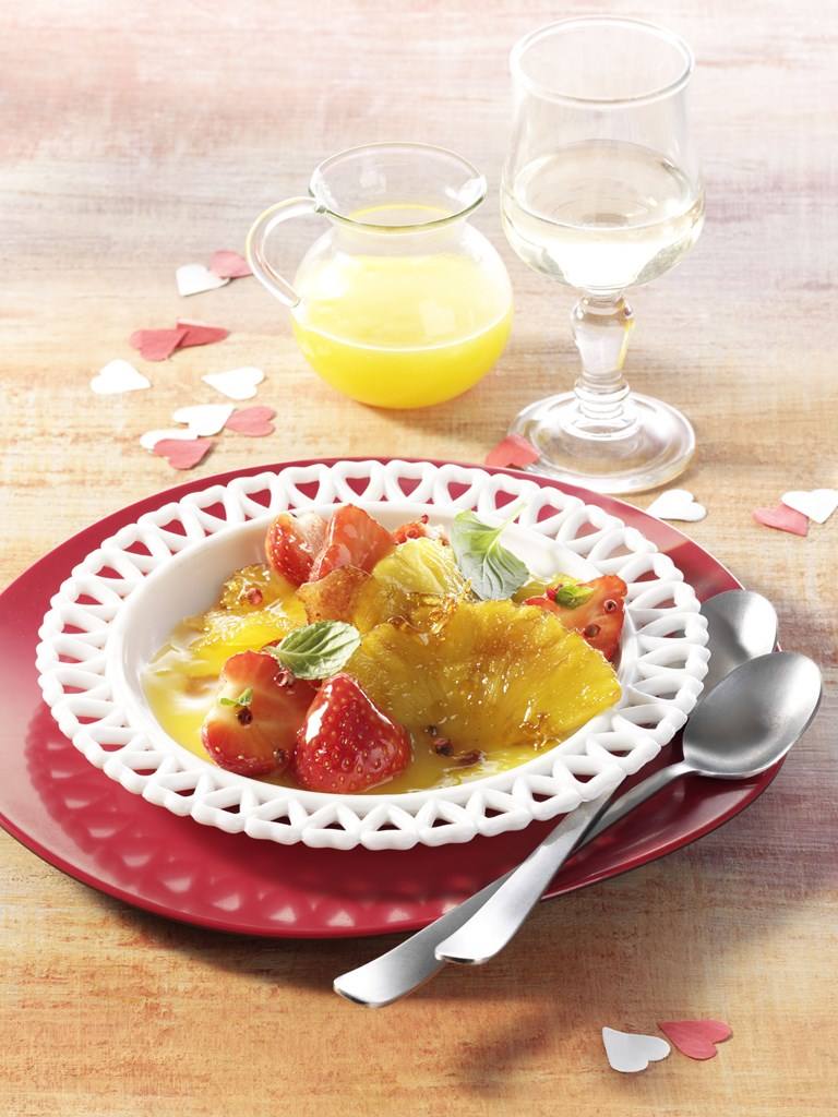 Erdbeeren mit rosa Pfeffer an Orangen-Prosecco-Sauce Rezept - Rezept &amp; Bild
