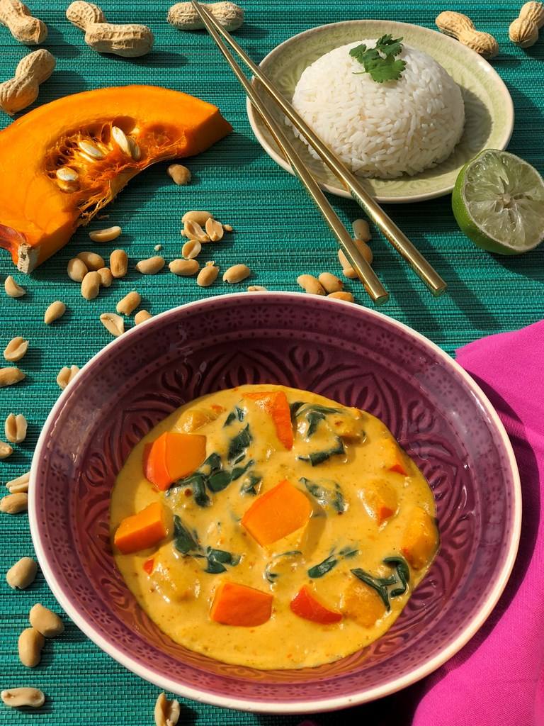 Kürbis-Erdnuss-Kokos-Curry Rezept - Rezept & Bild