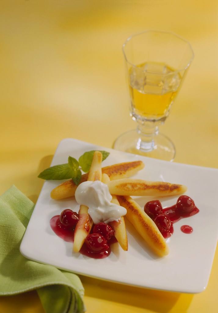 Quark-Schupfnudeln mit heißem Kirschkompott  Rezept - Rezept &amp; Bild