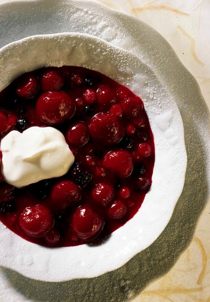 Rote Grütze mit Schlagrahm Rezept - Rezept &amp; Bild