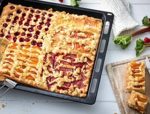 Blechkuchen mit Obst