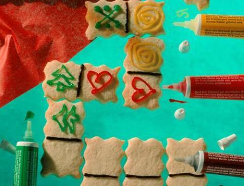 Bunte Domino-Plätzchen