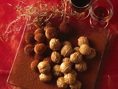 Cappuccino-Kugeln mit Kakao und Guss