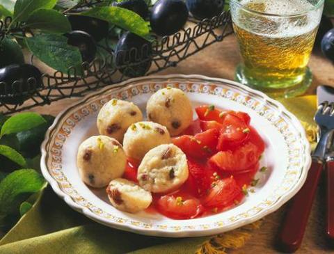 Quarkknödel mit Pflaumenkompott