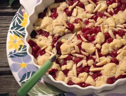 Johannisbeer-Crumble mit Vanilleeis