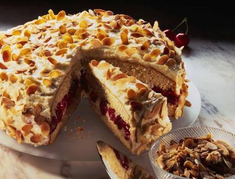 Kirsch-Mandelcreme-Torte