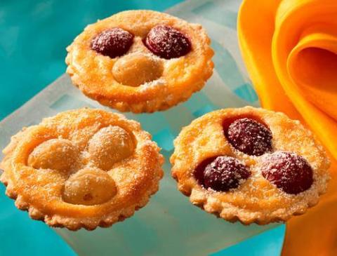 Stachelbeertörtchen mit Crème fraîche-Guss