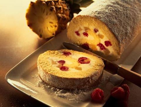 Biskuitrolle mit Joghurtcreme