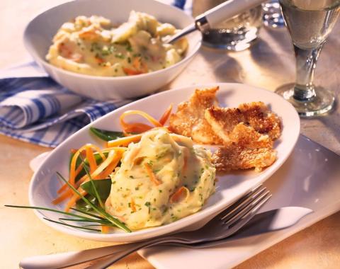 Fisch in Sesamhülle mit Karotten-Schnittlauch-Püree Rezept - Rezept & Bild