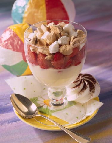 Geschichteter Grießbrei mit Baiser Rezept - Rezept & Bild