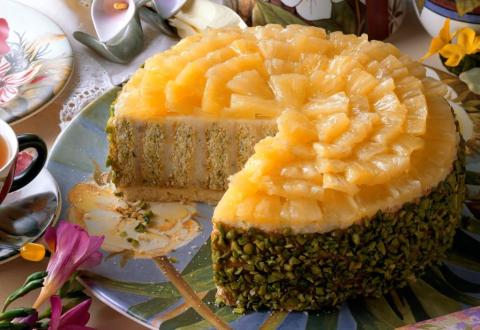 Pistazienbiskuittorte mit Ananascreme Rezept - Rezept & Bild