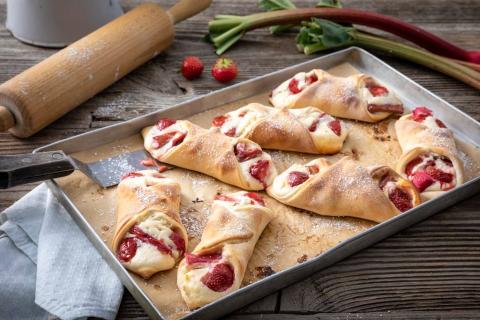 Quark-Rhabarber-Schiffchen Rezept - Rezept & Bild