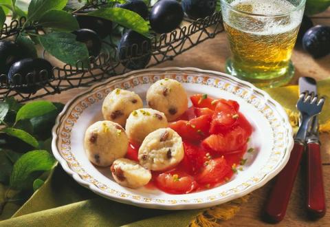 Quarkknödel mit Pflaumenkompott  Rezept - Rezept & Bild