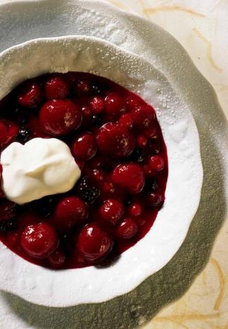 Rote Grütze mit Schlagrahm Rezept - Rezept & Bild