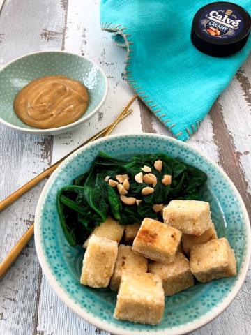 Tofu mit Spinat und Curry-Erdnusssauce Rezept - Rezept & Bild